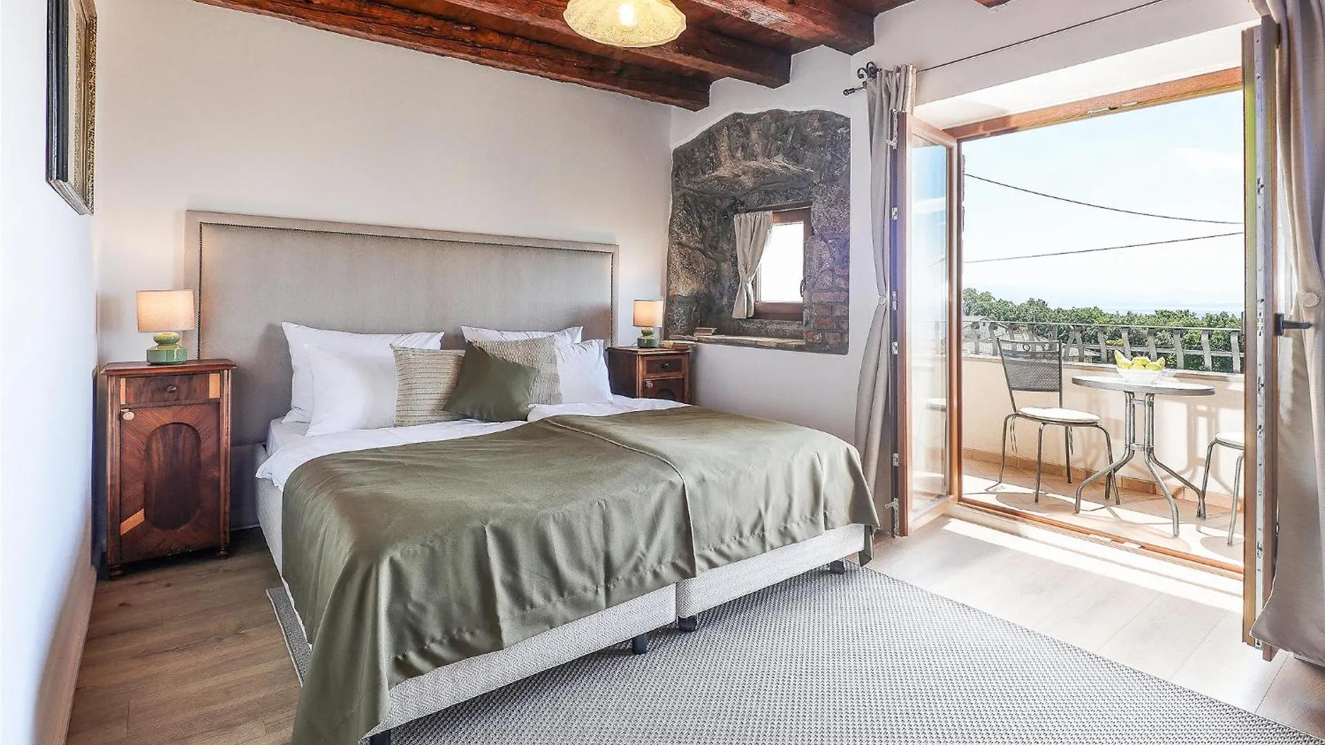 Gorgeous Home In Icici With Jacuzzi 0*,