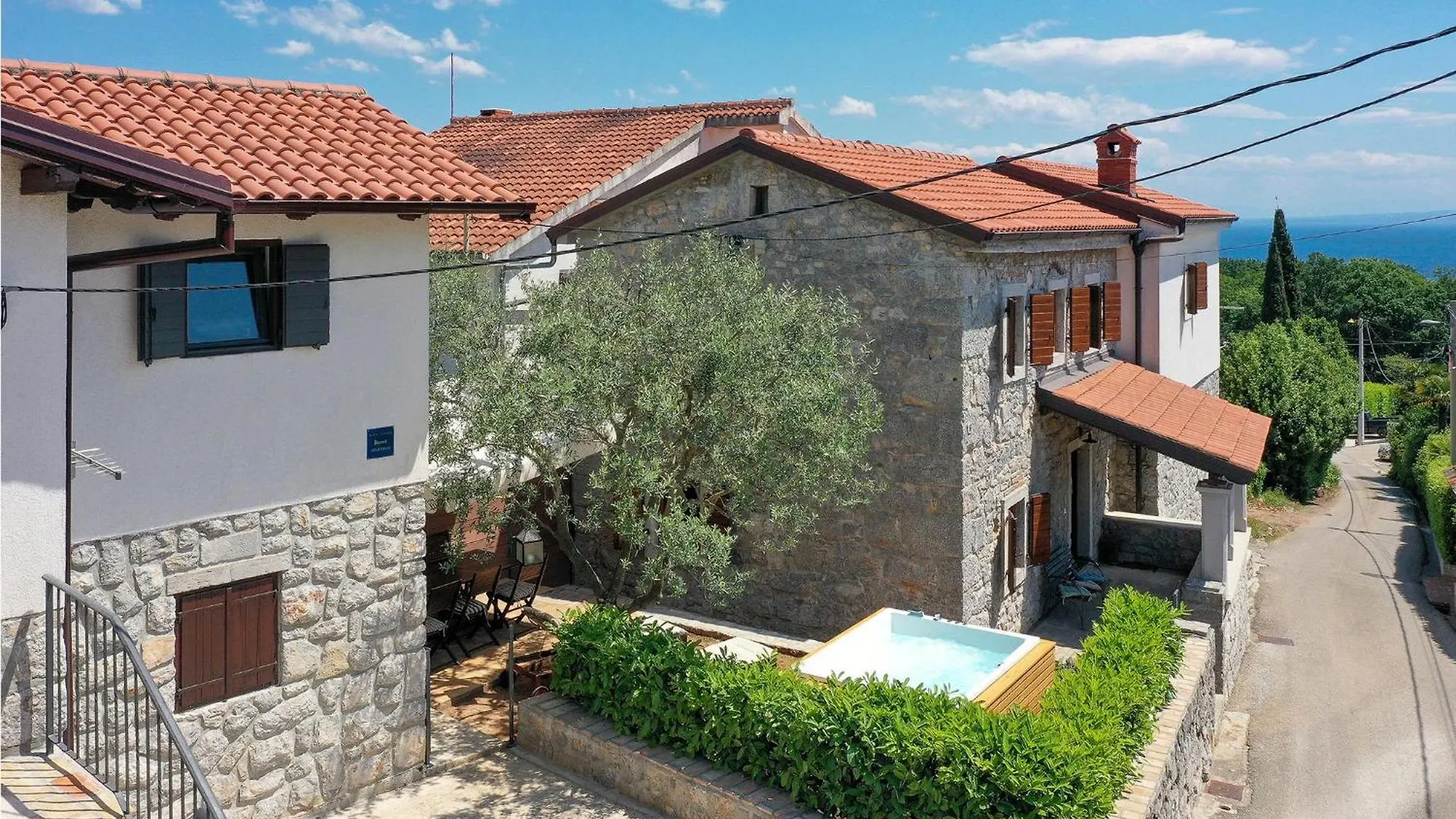 Gorgeous Home In Icici With Jacuzzi Croatia
