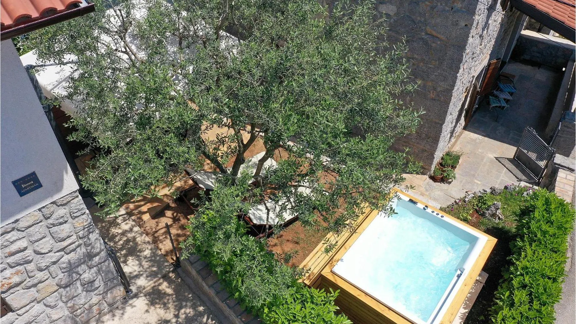 Gorgeous Home In Icici With Jacuzzi 0*,  Croatia