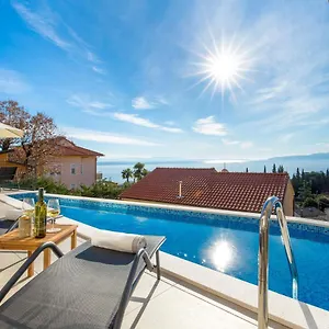 Villa Ines, Ičići