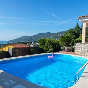 Apartment Adore, Ičići