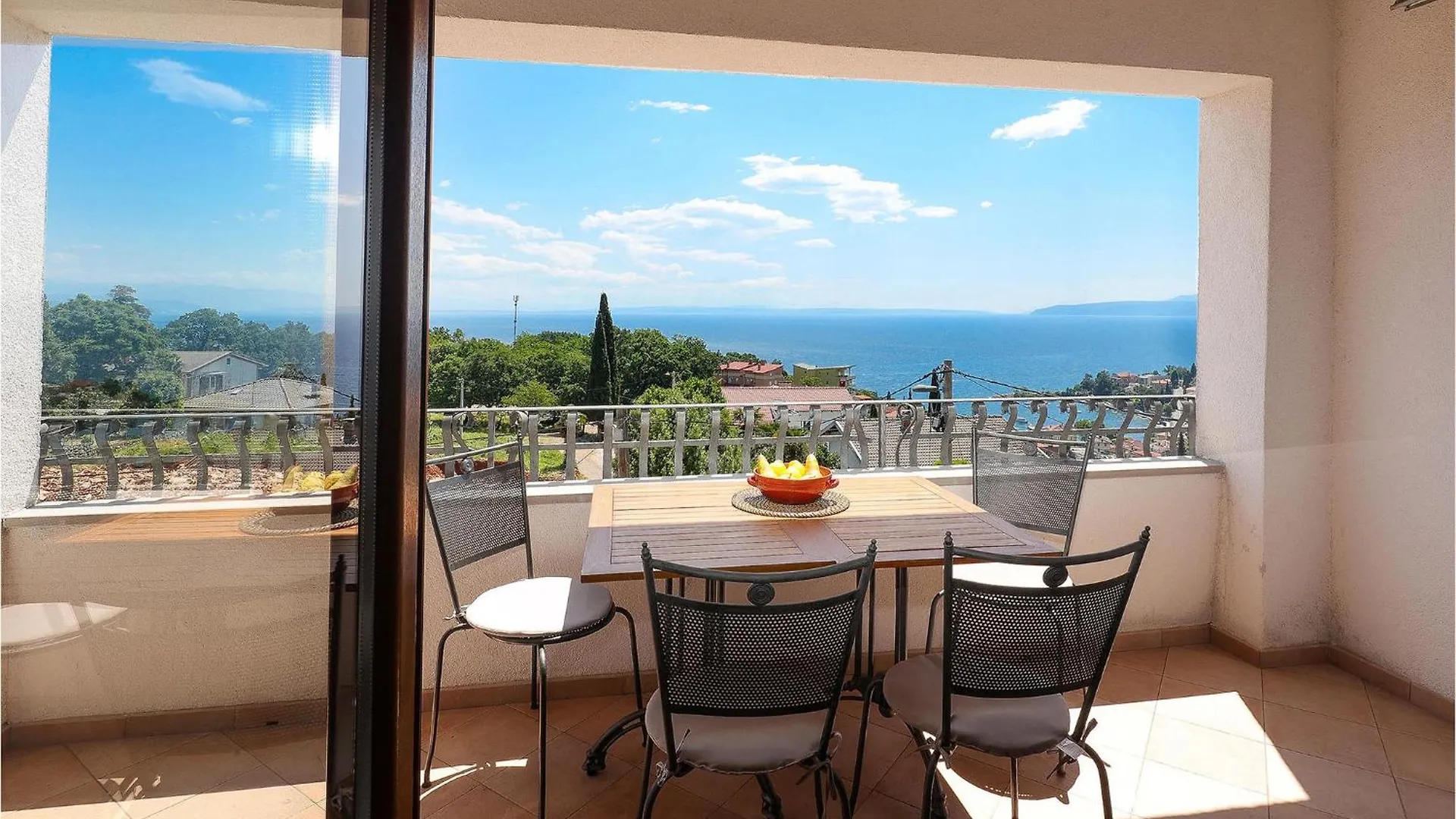 Gorgeous Home In Icici With Jacuzzi location